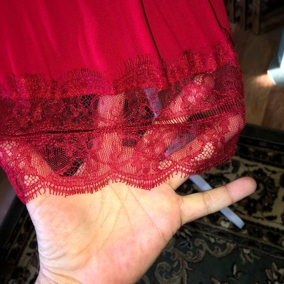 NWT Alex Marie size Medium red accordion style blouse 3/4 sleeve lace at hem - Picture 5 of 7